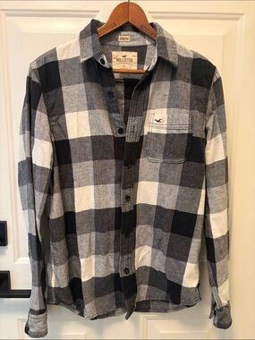 Hollister Men's Black, White & Gray Plaid Button-Up Shirt